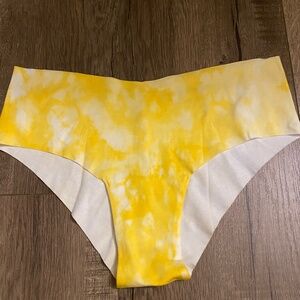 aerie no show cheeky panty medium